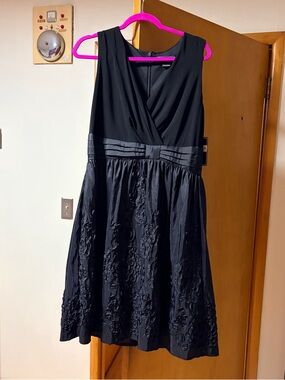 Jessica Howard Black Sleeveless V-Neck Midi Dress formal Embroidered Skirt party